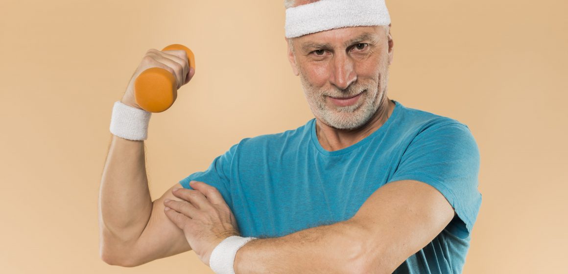 Siłownia, czyli antidotum na starzenie. Umięśnieni seniorzy prężą muskuły i inspirują świat!