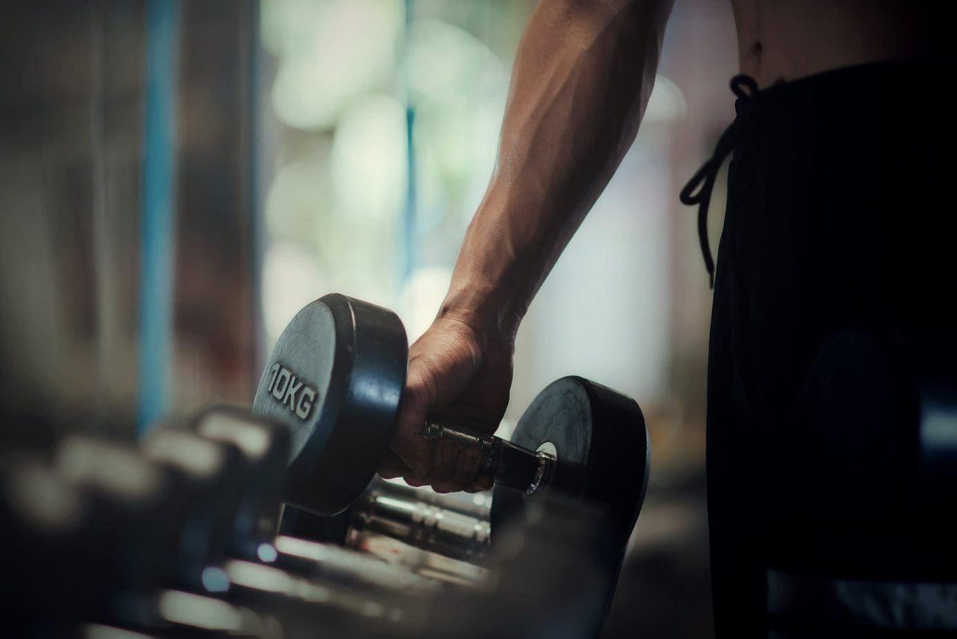 Żelazny uchwyt i poprawa wyników – dlaczego warto regularnie ćwiczyć przedramiona