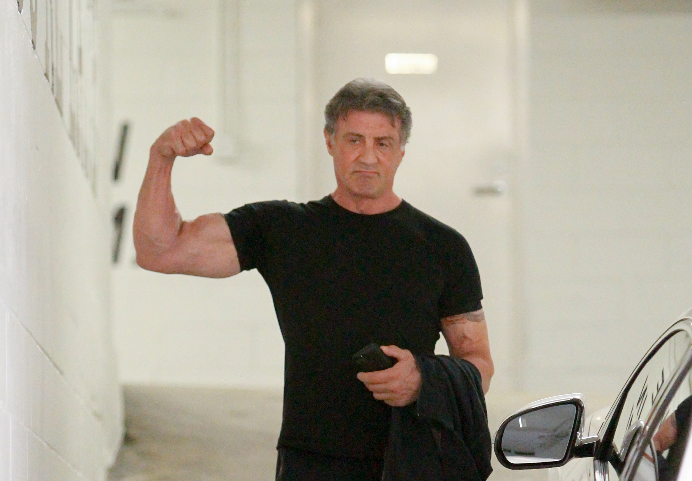 Sylvester Stallone wrócił na siłownię! Słynny „Rambo” zaprezentował spektakularny biceps
