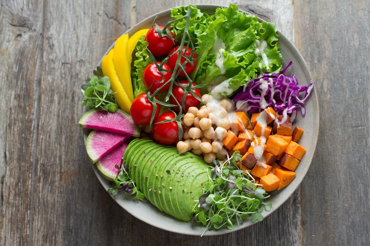 Równowaga kwasowo-zasadowa a dieta kulturysty – co jeść, aby zachować optymalne proporcje?